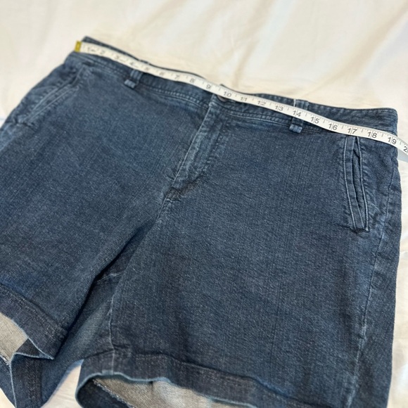 Dockers Women’s Sz: 18W Dark Wash Flat Front Chino Jean Shorts. Slash Pockets. - Picture 3 of 12